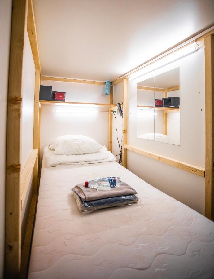Capsule Hostel Logistic Вильнюс Экстерьер фото