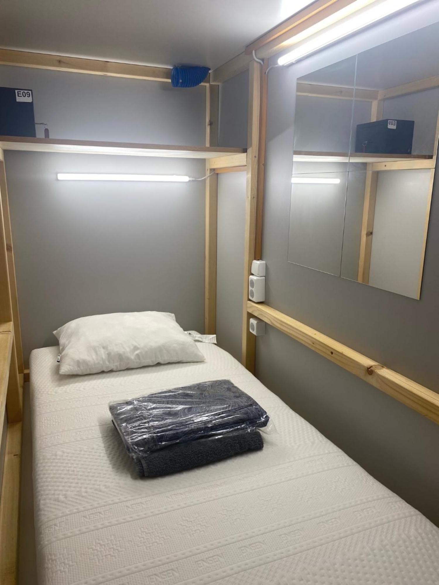 Capsule Hostel Logistic Вильнюс Экстерьер фото